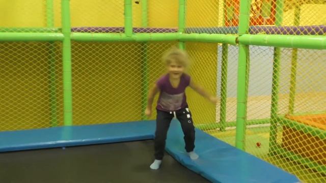Детская игровая комната Кенгуру. Игровая площадка. Батут. смотреть онлайн