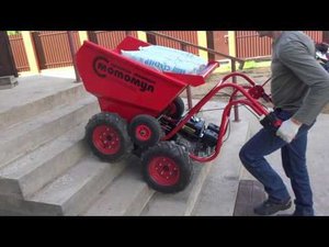 МОТОМУЛ поднимает груз по ступенькам (мини думпер, мини самосвал МОТОМУЛ)