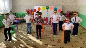 Старшая группа. Танец мальчиков для мам