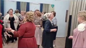 Букет из белых роз, поёт Ася Идрисова в МЦД Текстильщики.