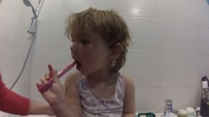 Чистим зубы перед сном | Мира и зубная щетка | Ребенок чистит зубы