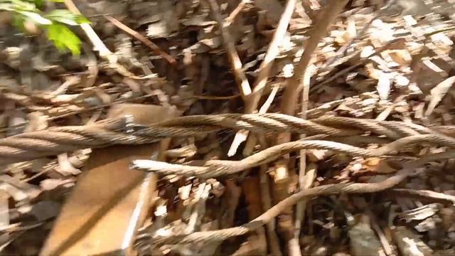 Как разрубить металический трос без болгарки в полевых условиях. Нужен молоток и зубило смотреть онлайн