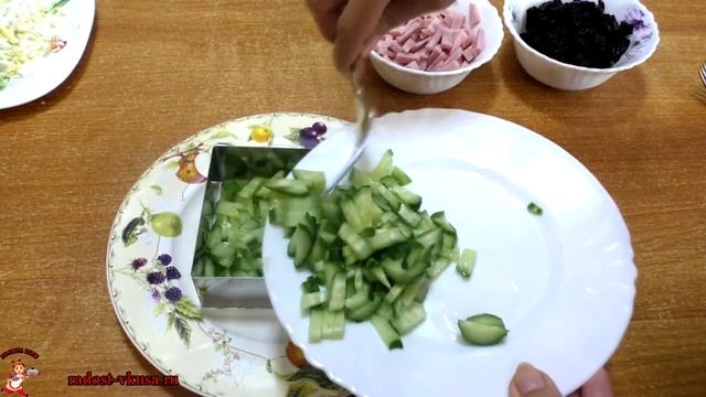 САЛАТ ДАМСКИЙ КАПРИЗ / Простой праздничный слоеный салат смотреть онлайн