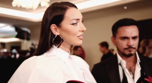 После слухов о разводе Алсу появилась с другим мужчиной