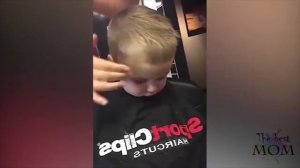 ПЕРВАЯ СТРИЖКА РЕБЕНКА ✂️ ? // РЕАКЦИЯ ДЕТЕЙ НА СТРИЖКУ // ДЕТИ ПРИКОЛ