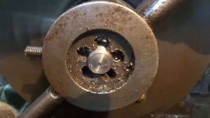 нарезание резьбы плашкой