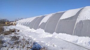 Почему не стоит делать большое расстояние между дугами теплицы? Наглядно показываю.