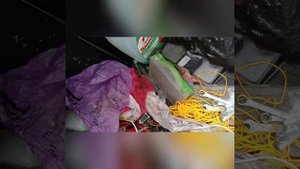 Ставим газовый упоры на багажник гранты.