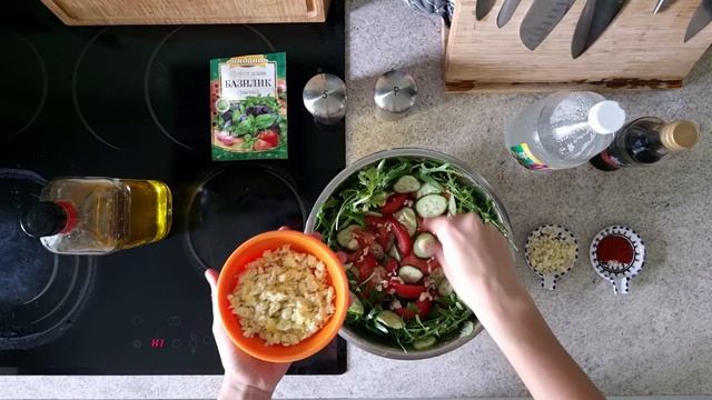 Помидорный салат с рукколой и яйцом ?? tomato salad with arugula and fried egg ?