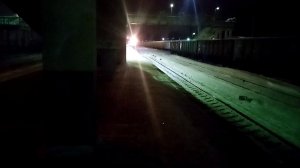 ЭП20 со скорым пассажирским поездом на станции Голутвин.
