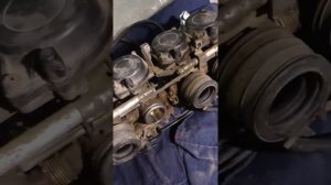 Сузуки бандит 250 снимаем карбы первый раз