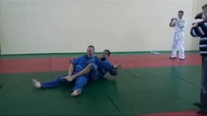 Переворт из открытого гарда (sweep from open guard)