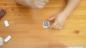 Как подключить выключатель света и подключить розетку.