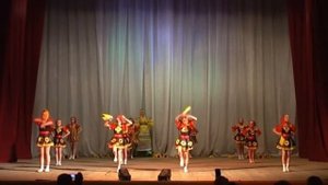 Рубрика «Ура, каникулы!» «Во саду ли» танец  детской студии ансамбля народного танца «Варенька»