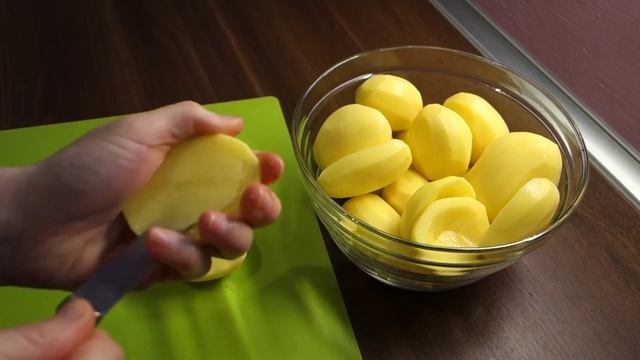 Фаршированная картошка в духовке с шапочкой