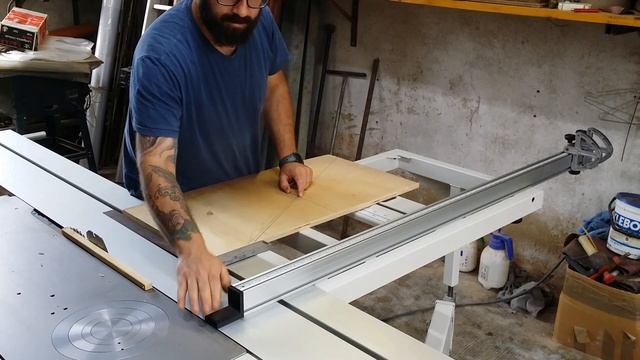 Regolazione della squadratrice e dello zero con la lama. смотреть онлайн