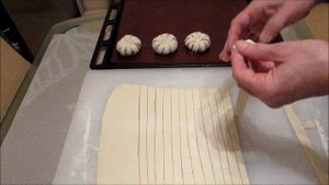 Мясные котлетки в слоеном тесте