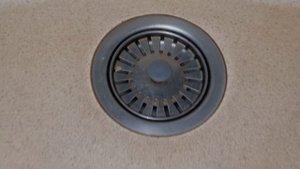 обрисовка проблемы.  необходимо установить новый сифон на раковину.  разбор проблемы и комплекта