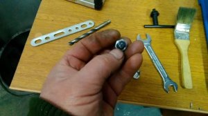 убираем люфт на патроне сверлильного станка.