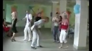 Танец пьяного мужика на свадьбе