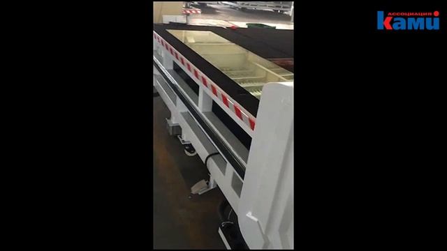 Автоматический стол с ЧПУ для прямолинейного и фигурного раскроя стекла JET Glass JKM 2420 | Обзор