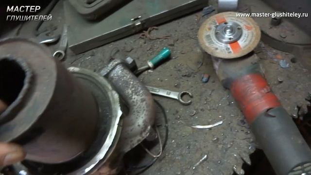 Замена пламегасителя на катализатор на Ford Fusion смотреть онлайн