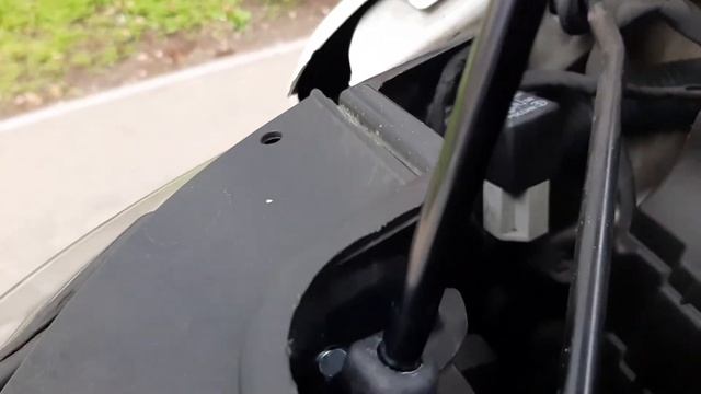 Установка упора капота Volkswagen T5 2.0 GP 2010 смотреть онлайн