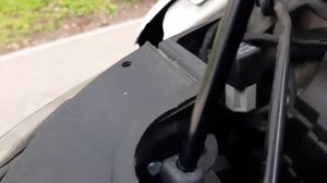 Установка упора капота Volkswagen T5 2.0 GP 2010