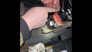 Заклинил регулятор потока воздуха печки. Временное решение