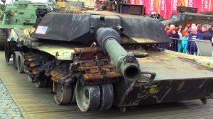 Подбитые и сгоревшие танки НАТО прибыли в Москву. "Абрамс" и "Леопард". Оружие НАТО, захваченное в У