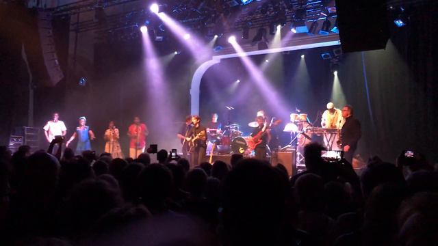 Cultuurcel: Sioen plays Graceland смотреть онлайн