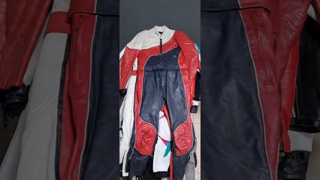 Распаковка мотоэкипировки из Европы б/у. Мотокомбинезоны смотреть онлайн