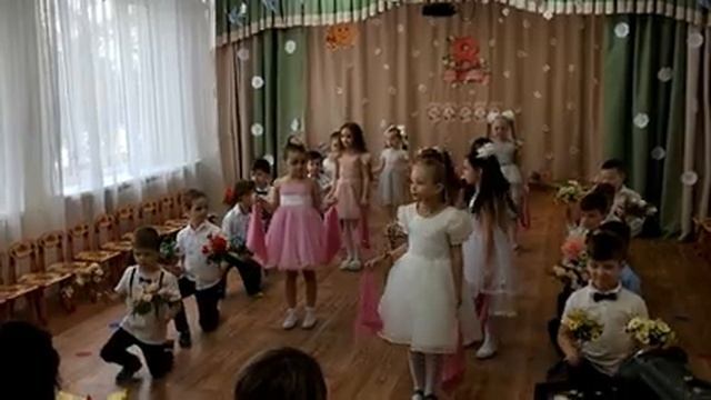 Тяжелая это забота, ходить с девчонками по магазинам. смотреть онлайн