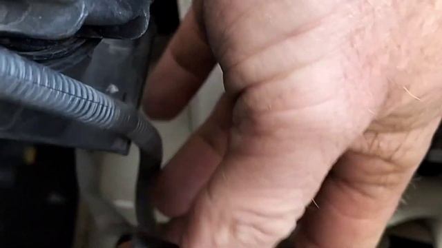 Kia Carnival / Sedona Headlight Bulb Replacement. смотреть онлайн