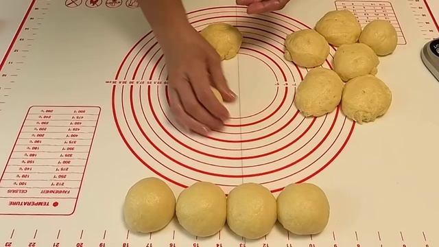 Булочки с повидлом Вкусные булочки с хрустящей корочкой.
