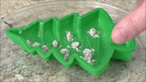 Выпекаю кекс в силиконовой форме в виде новогодней ёлочки. Форма ёлочка. Силикон.