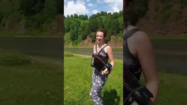 Песня про деревню Кабырза, с лошадьми на гармошке?Валерия Степанова смотреть онлайн