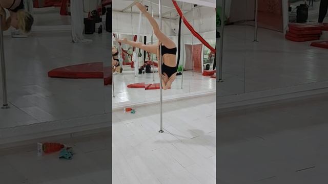 Pole Dance Acrobatic. Пилон .Пол Дэнс