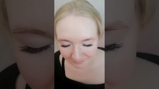 Наращивание ресниц. Мокрый эффек в М изгибе