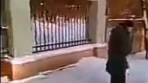 ай ай ай какой плохой мальчик что он делает ай ай ай, о кто же это БЭТМЕНТ!!