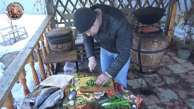 Фаршированная форель приготовленная в тандыре и рис в казане. смотреть онлайн