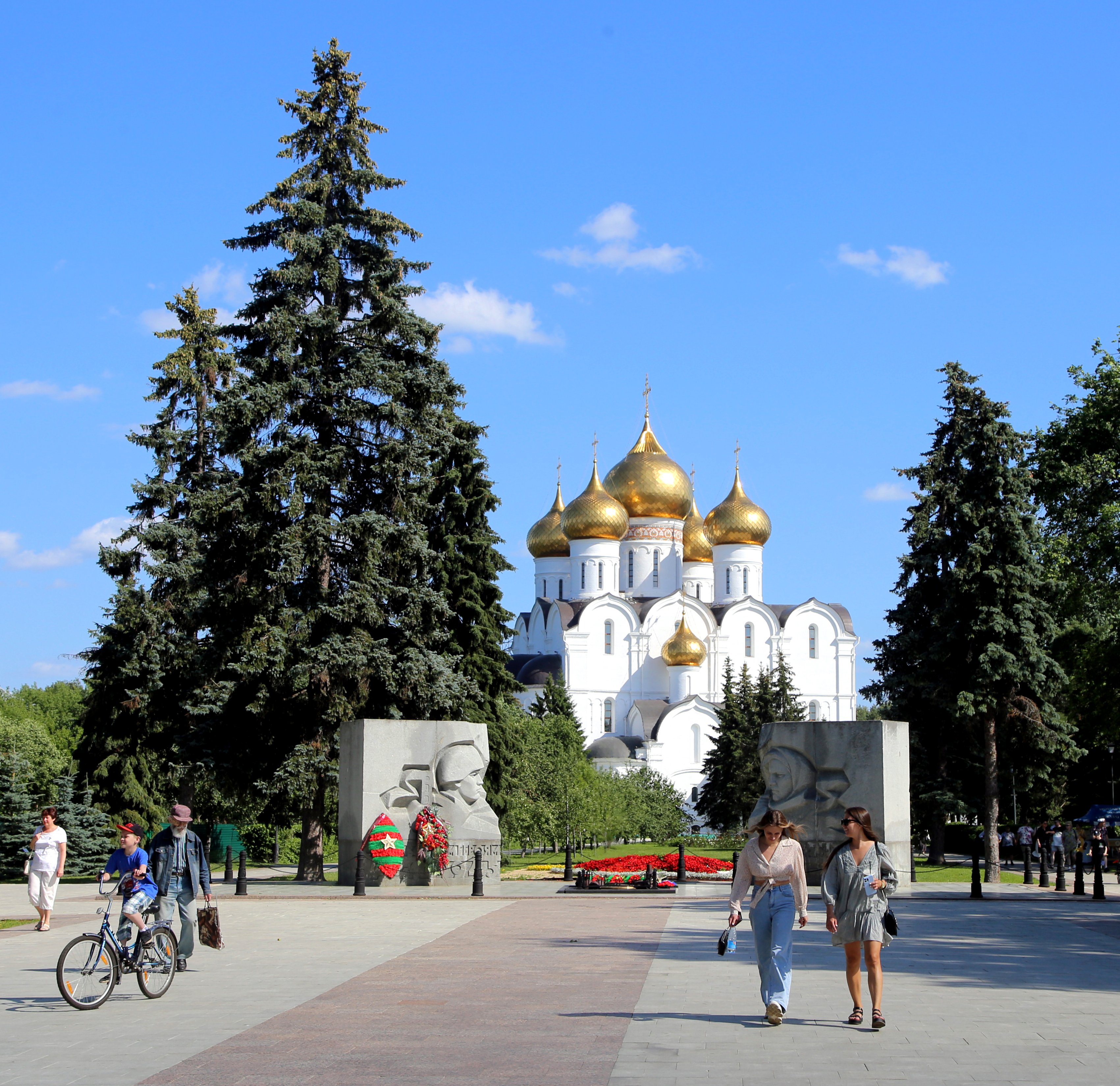В ЯРОСЛАВЛЕ