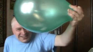 Гена Горин лопнул зелёный шар