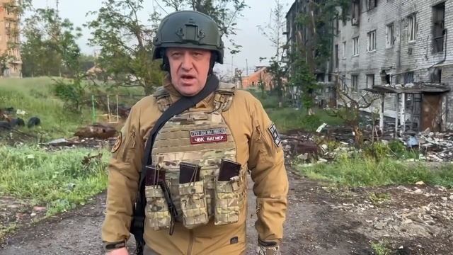 Евгений Пригожин выводит -ЧВК Вагнер- из Бахмута и оставляет армии -Биппера- и -Толика-. ЗК остаются