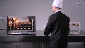 Конвекционная печь Unox XFT 195 выпечка круасанов