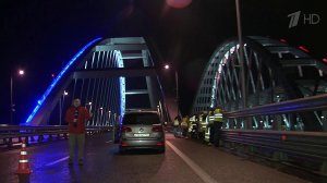 Первый пассажирский поезд проехал по Крымскому мосту