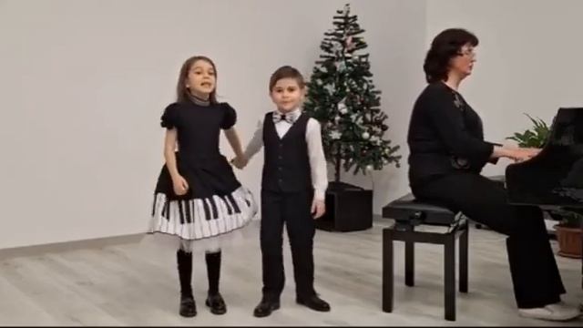 "Из чего же?", Исполняют: Кочкарова Эрика и Бердуков Кирилл, 7 лет
#гордостьстраны #детскийдуэт