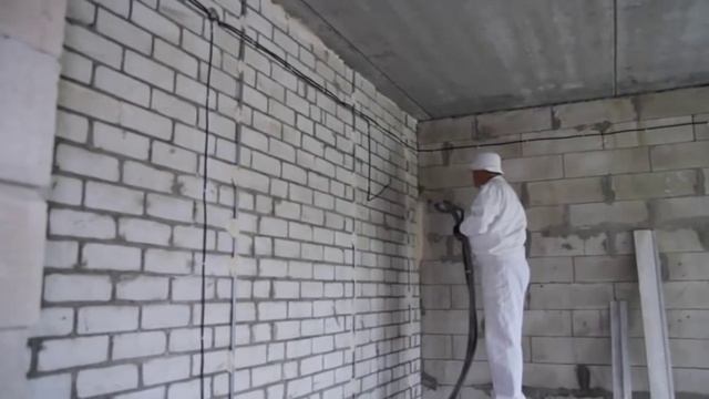 Штукатурка поверхности стен машинным способом от начала до конца.