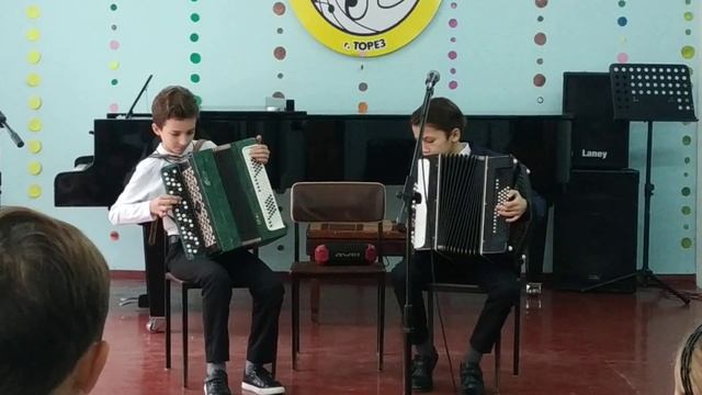 Зонтики - Р. Бажилин - Дуэт баянистов смотреть онлайн