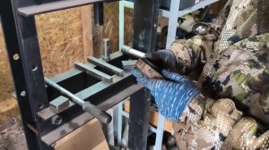 Реставрация трапеции капота Volvo vnl, установка сайленблоков из полиуритана.